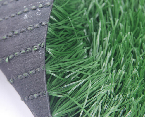 50 มิลลิเมตร สีเขียวเทียม กีฬา หญ้า PE วัสดุ 16000 Dtex กีฬา Astro Turf สําหรับฟุตบอล สนามฟุตบอล