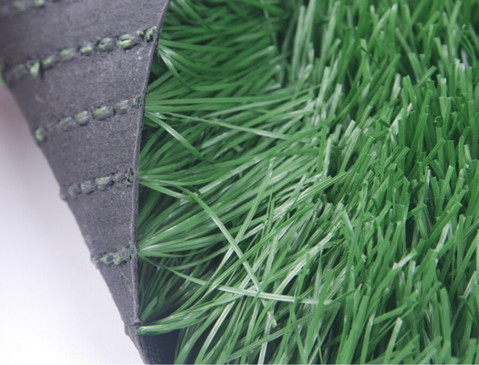 50 มิลลิเมตร สีเขียวเทียม กีฬา หญ้า PE วัสดุ 16000 Dtex กีฬา Astro Turf สําหรับฟุตบอล สนามฟุตบอล