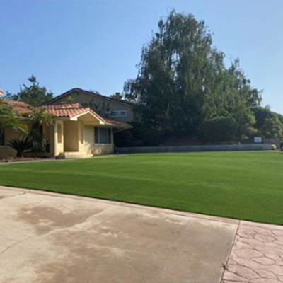 40 มม สีเขียว ความหนาแน่นสูง ภูมิทัศน์ Astroturf อัตโนมัติ สําหรับการปรับปรุงภูมิทัศน์ สวน สถานที่พักผ่อน
