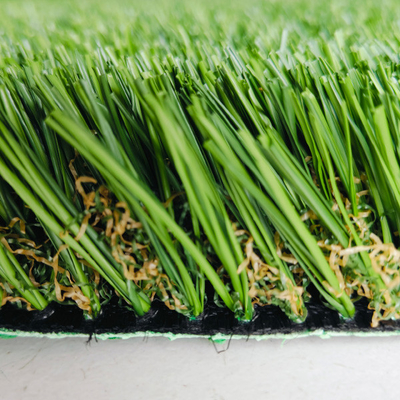 สูงสุด 13100 Dtex Landscape Astroturf สีและขนาดที่สามารถปรับแต่งได้ สําหรับการตกแต่งกีฬาและสวนหลังบ้าน