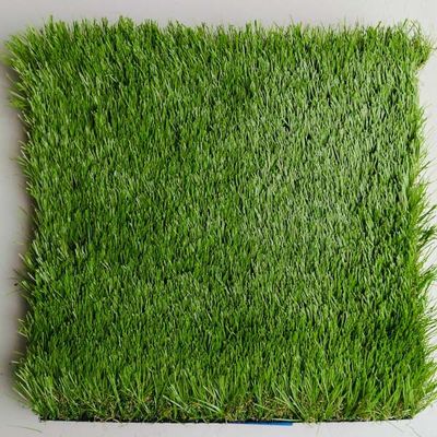 หญ้าเทียมเสาเข็มสูง 30 มม. เย็บ 200 เส้น/เมตร และผสมสี 5 สีสำหรับกีฬาและสันทนาการ