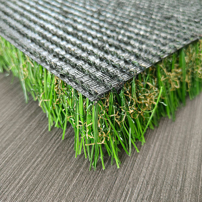 หญ้าโค้งตรง สีไหมผสมผสาน 16200 Dtex สภาพภูมิทัศน์ หญ้าเทียมสําหรับการพักผ่อนและตกแต่ง