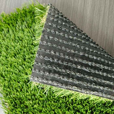 เครื่องเติมฟรี หญ้าสังเคราะห์ ป้องกันการขัดแย้ง 30 มม สถานที่พักผ่อน หญ้าประดิษฐ์ ผืนหญ้าความหนาแน่นสูง