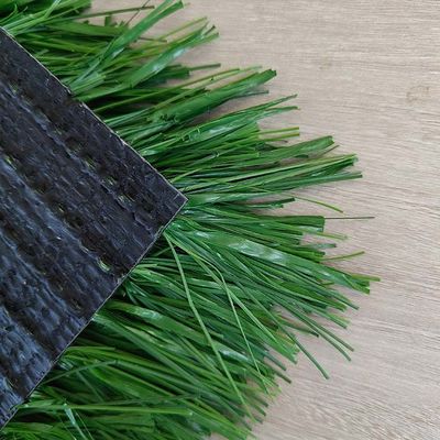 หญ้าเทียมทนรังสียูวี 17500 Dtex พร้อมเสาเข็มสูง 60 มม. สำหรับการเล่นกีฬาและการพักผ่อน