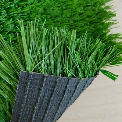 17500 Dtex หญ้าเทียมฟุตบอลทนทานสูง 60 มม สําหรับสถานที่กีฬาและการพักผ่อน การบํารุงรักษาที่ต่ํา