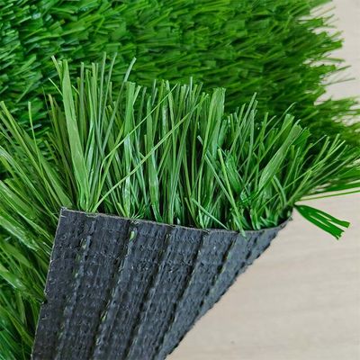 หญ้าเทียมทนรังสียูวี 17500 Dtex พร้อมเสาเข็มสูง 60 มม. สำหรับการเล่นกีฬาและการพักผ่อน