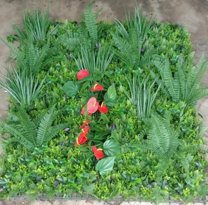 100cm*100cm การบํารุงรักษาที่ต่ํา ปานิลหญ้าผนังเทียม รูปทรงสี่เหลี่ยม ป้องกันการแก่