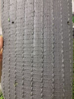 พื้นหญ้าเทียมฟุตบอลสีเขียวเข้ม มีความผ่านสูง 50 มิลลิเมตร ความสูงของค้อนและ 12000 Dtex สําหรับพื้นที่กีฬา